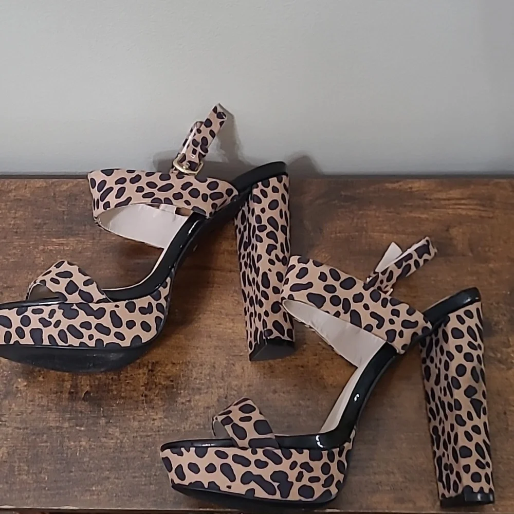 Qupid Spotted Animal Print Heeled Platform Sandals size 8